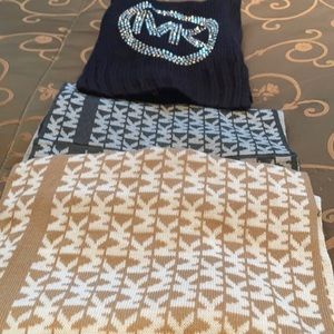 **Michael Kors Winter Bundle!!Scarves!! Bundle!! **